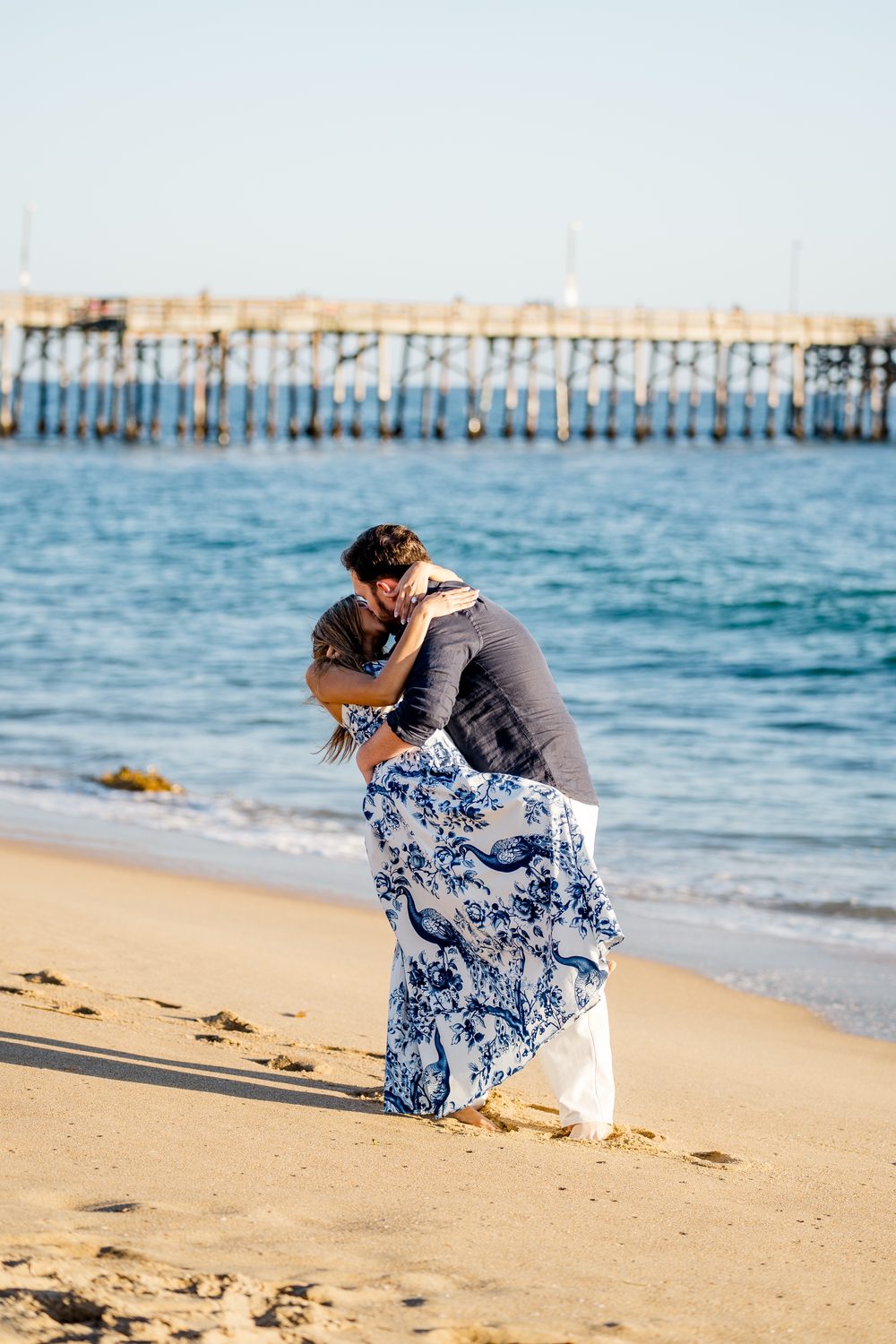 Linda and Joe kissing on the beach